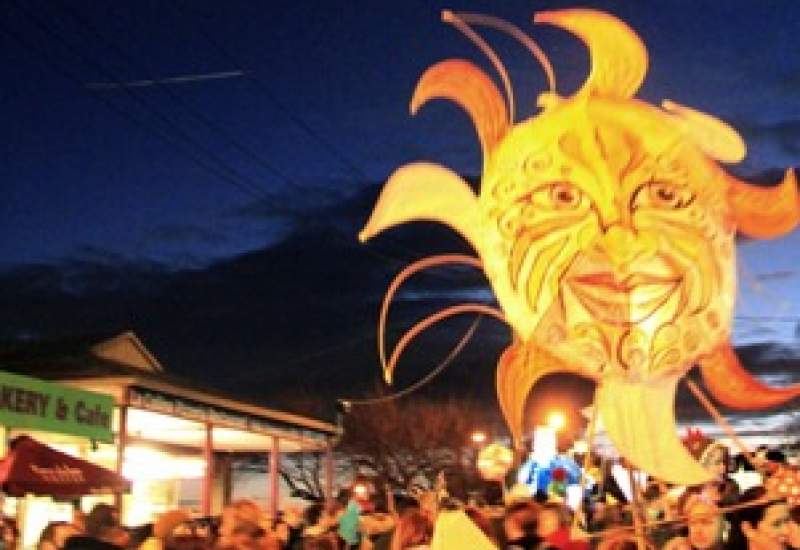 https://www.pbsfm.org.au/sites/default/files/images/Belgrave Lantern Parade 2014.jpg